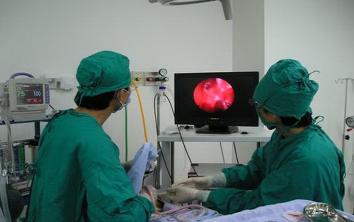 Phẫu thuật polyp mũi.