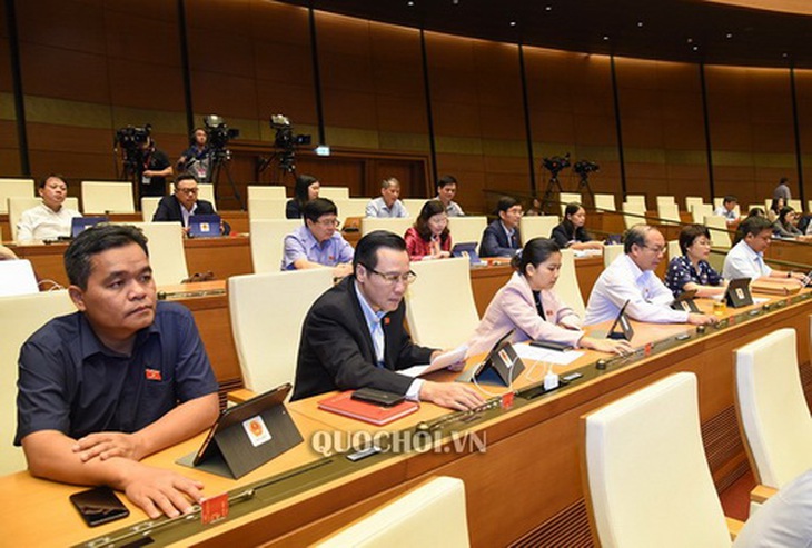 Quốc hội quyết định tăng mức lương cơ sở lên 1,6 triệu đồng/tháng
