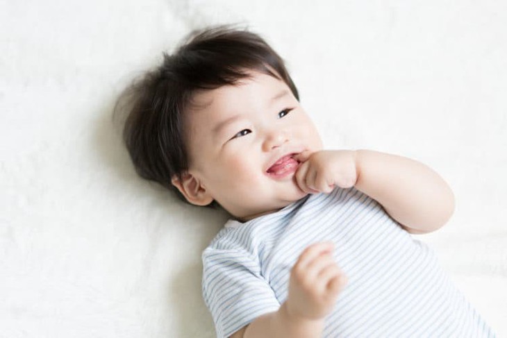 Trẻ mút ngón tay, ảnh hưởng gì?