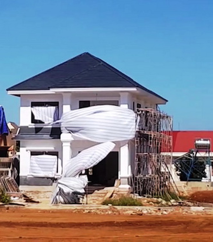 Nhiều công trình ở bến xe Di Linh, Công ty Tá Lợi cố tình xây trái phép, sai phép