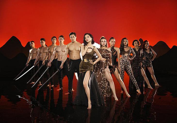 “Lúc đi hết mình, lúc về hết buồn” trở thành hot trend trên mạng trong thời gian dài.