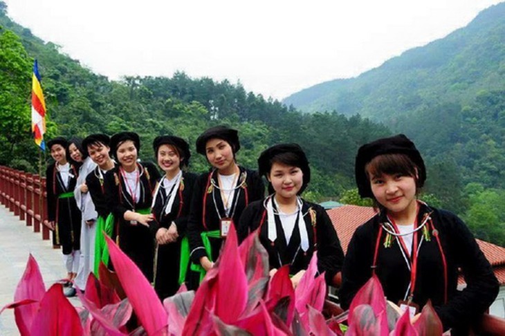 Thiếu nữ Sán Dìu.