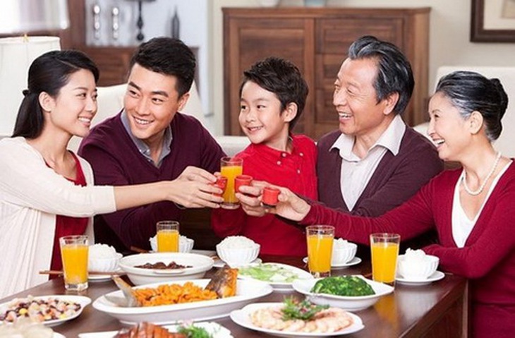Người cao tuổi cần ăn uống, nghỉ ngơi điều độ để đảm bảo sức khỏe trong những ngày Tết.