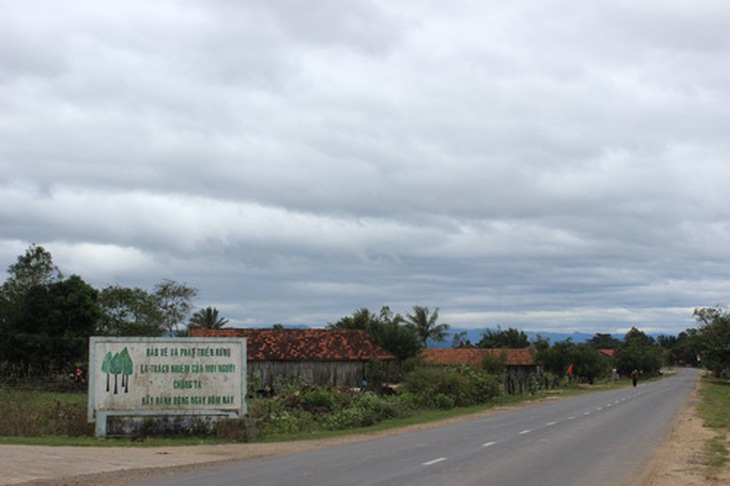 Nhiều buôn làng no ấm nhờ tham gia cánh đồng mẫu lớn.