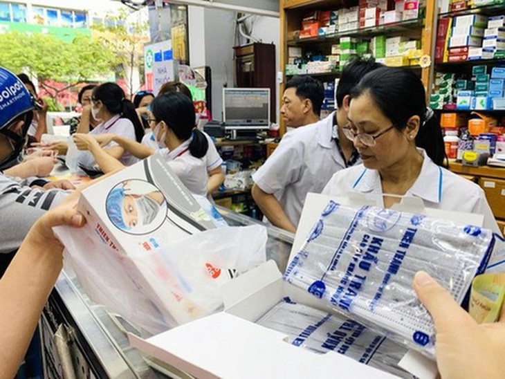 Nhiều nhà thuốc tại Hà Nội cam kết không lấy lãi, không tăng giá khẩu trang để phục vụ tốt nhất yêu cầu phòng chống dịch.