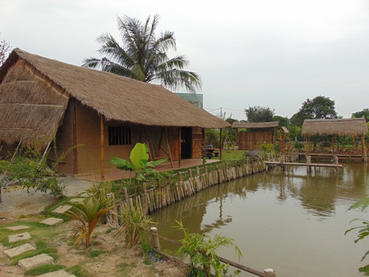 Thời 4.0, làm nhà tranh được xem như một thú chơi, một cái gì đó khác biệt, gần gũi với thiên nhiên.