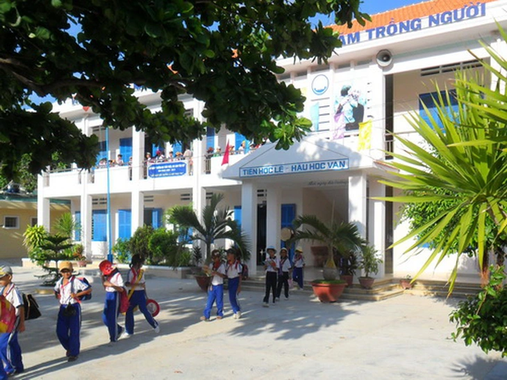 Cùng với y tế, giáo dục ở Ninh Vân được quan tâm đặc biệt.