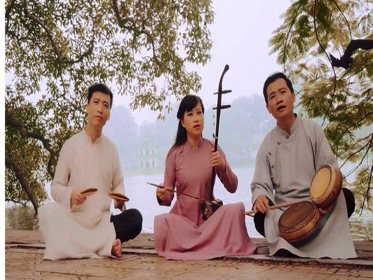 Các nghệ sĩ nhóm xẩm Hà Thành trong MV vừa phát hành dịp Tết Canh Tý.