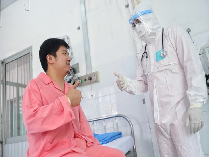 Trò chuyện với bệnh nhân Li Zichao.