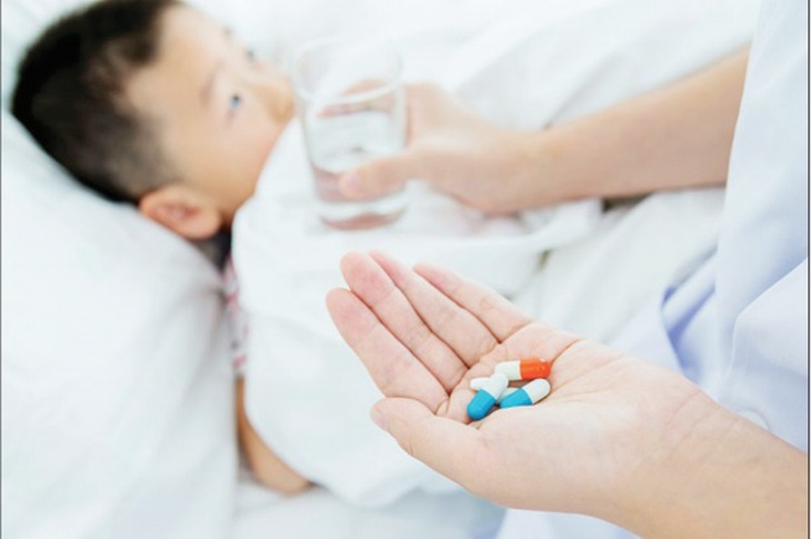 Tự ý dùng thuốc kháng sinh cho trẻ có thể dẫn đến tình trạng kháng thuốc.