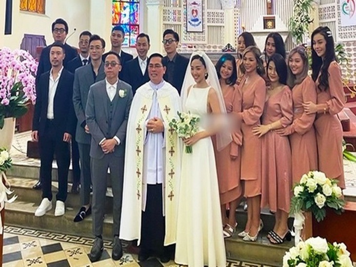 Lễ cưới của ca sĩ Tóc Tiên và Hoàng Touliver vừa qua tại Đà Lạt.