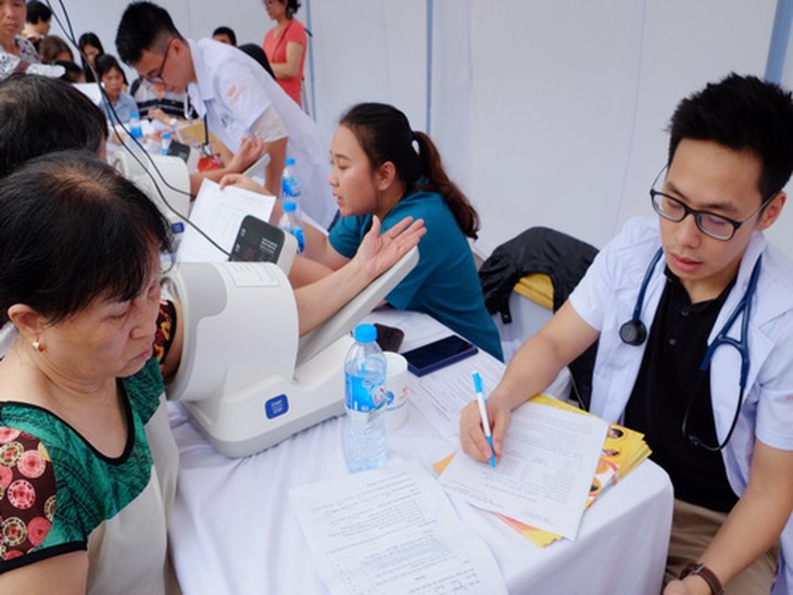 Cần đo huyết áp thường xuyên để phát hiện sớm bệnh. Ảnh: TM