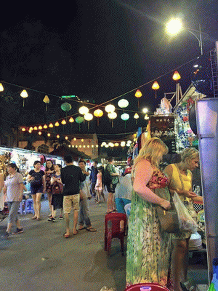 Khách trong nước và quốc tế đều rất ấn tượng với Phố đi bộ Nha Trang.