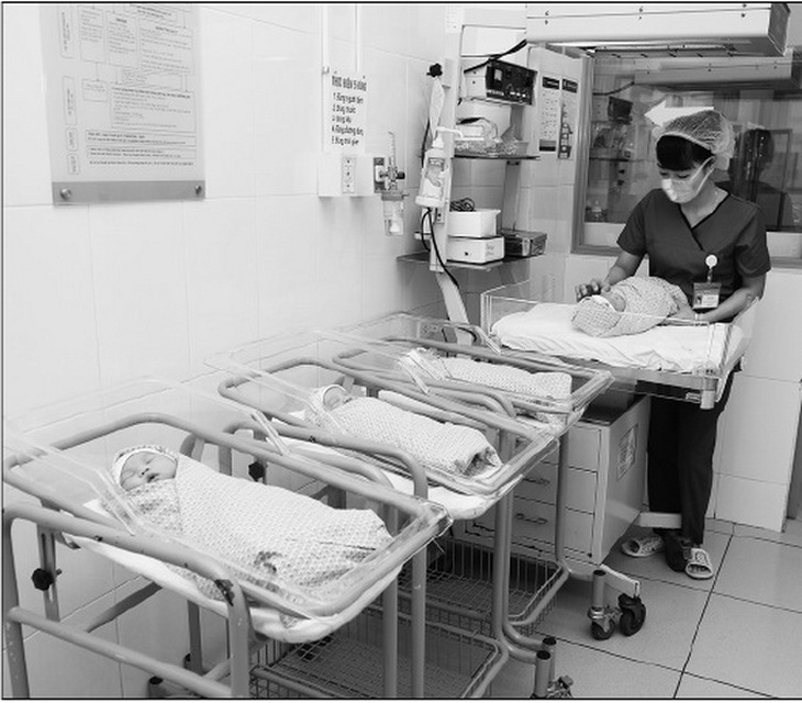 Phụ nữ kết hôn trước 30 tuổi và sinh con trước 35 tuổi để đảm bảo sức khỏe cho mẹ và bé.