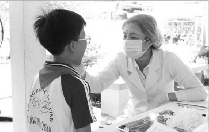 Khám răng thường xuyên cho trẻ là cách phòng bệnh tốt nhất.