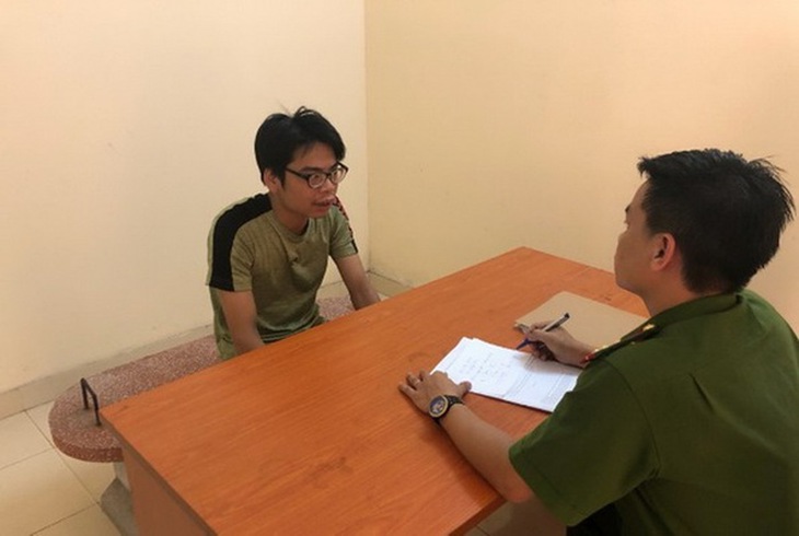 Đối tượng Hùng tại cơ quan công an.