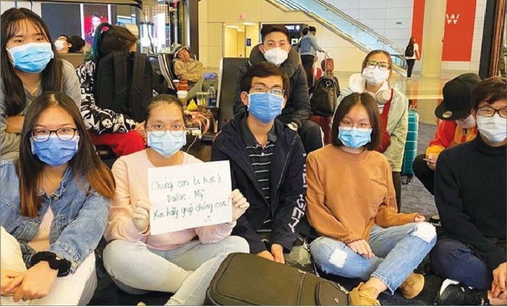 Du học sinh gặp nhiều khó khăn vì COVID-19.