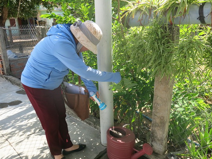 Tích cực diệt lăng quăng, bọ gậy phòng sốt xuất huyết.