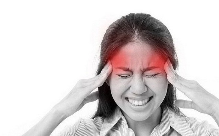Người bệnh đau nhức đầu do thận khí suy thường có biểu hiện ù tai, đau trống rỗng, mất ngủ hay quên, hoa mắt chóng mặt, lưng gối yếu mỏi,...