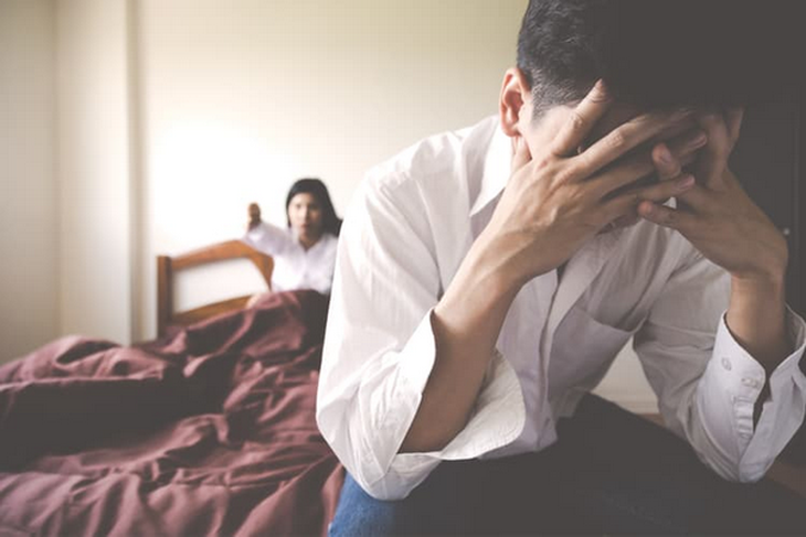 Cả phụ nữ và nam giới đều có thể bị giảm ham muốn.