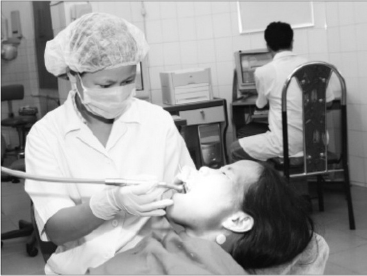 Nên đi khám răng định kỳ mỗi 3-6 tháng/ lần, để phòng ngừa các bệnh răng miệng. Ảnh: TM