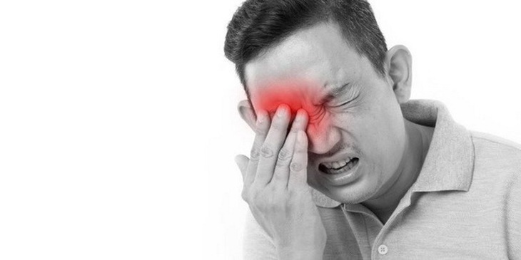 Khi bị đau đầu kèm nhức mắt tăng dần về cường độ và tần suất thì phải đi khám ngay.
