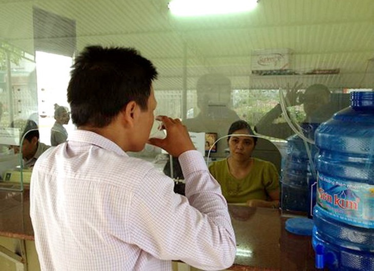 Bệnh nhân uống methadone.