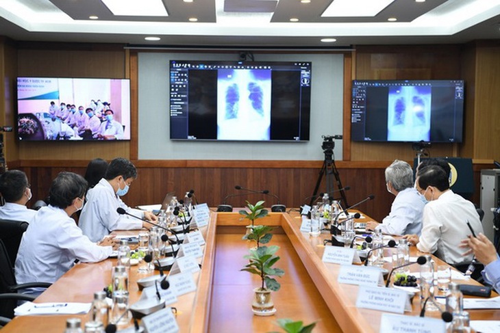 Bộ Y tế mong muốn cuối năm 2020 toàn ngành có hơn 1.200 cơ sở khám chữa bệnh từ xa. Trong ảnh: Bệnh viện Đại học y dược TP. HCM khám từ xa cho 2 ca bệnh khó tại Đăk Lăk và Đồng Tháp.