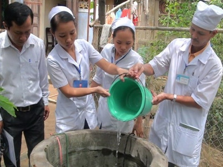 Xử lý nguồn nước sinh hoạt sau bão lũ giúp phòng bệnh hiệu quả.