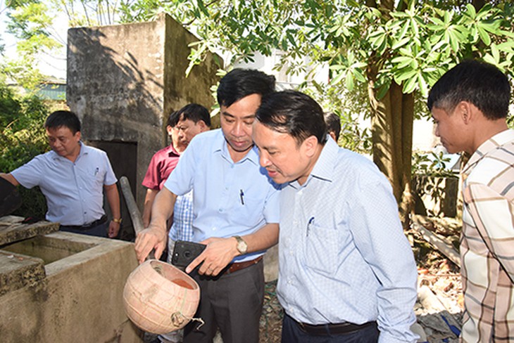 Lãnh đạo Sở Y tế Nghệ An kiểm tra dịch sốt xuất huyết ở huyện Diễn Châu.