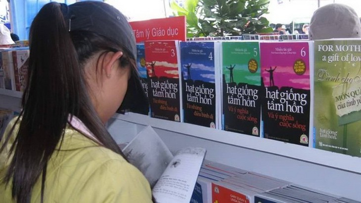 Tủ sách Hạt giống tâm hồn được nhiều bạn đọc yêu thích.