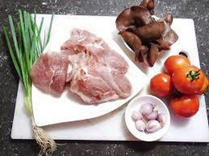 Người viêm gan kiêng ăn thịt mỡ và các món dầu mỡ, nên ăn thịt nạc.