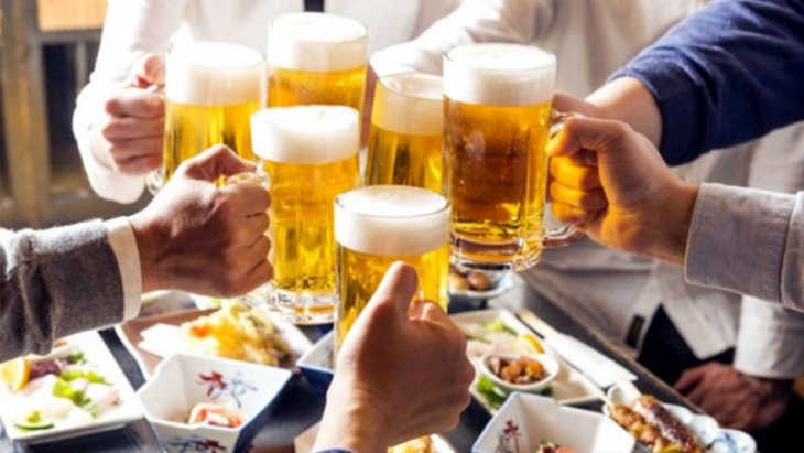 Hành vi uống rượu, bia ngay trước, trong, nghỉ giữa giờ làm việc, học tập sẽ bị phạt từ 1-3 triệu đồng.