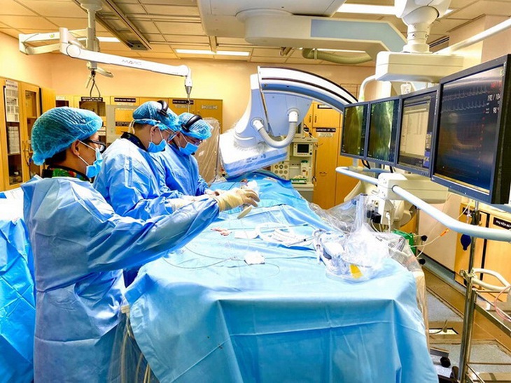 Một ca can thiệp tim mạch cho bệnh nhân tim mạch.