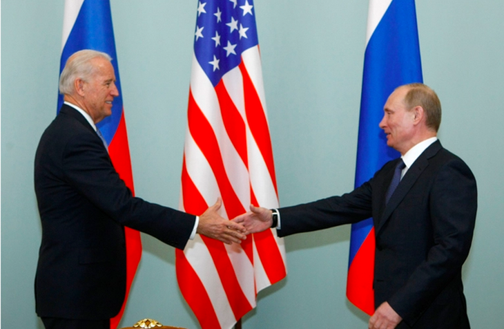 Tổng thống Mỹ đắc cử Joe Biden (trái) và Tổng thống Nga Vladimir Putin.