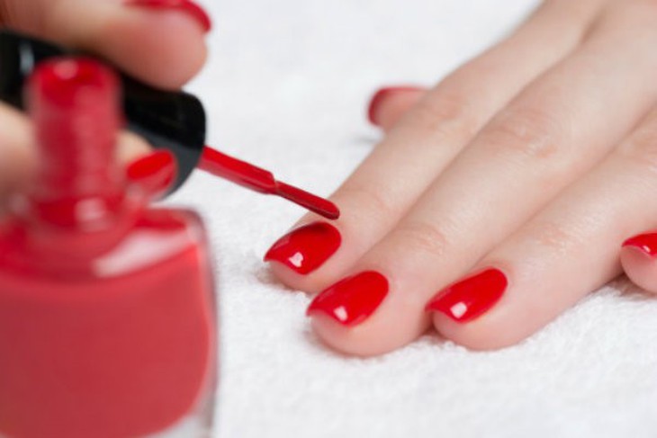 Sơn móng tay dạng gel tiềm ẩn nhiều nguy cơ đối với sức khỏe.