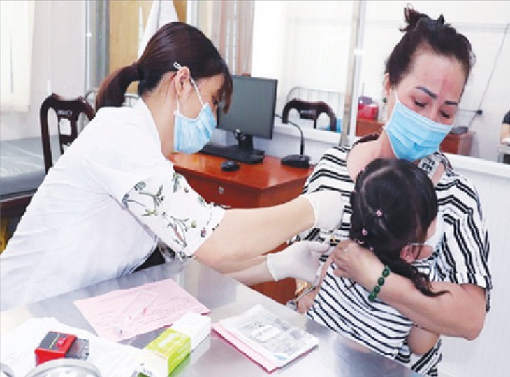 Y tế Đồng Nai chú trọng công tác tiêm chủng để phòng ngừa bệnh truyền nhiễm ở trẻ.