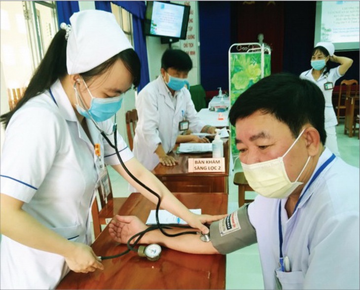 Khám sàng lọc trước khi tiêm tại BVĐK Sa Đéc Đồng Tháp.