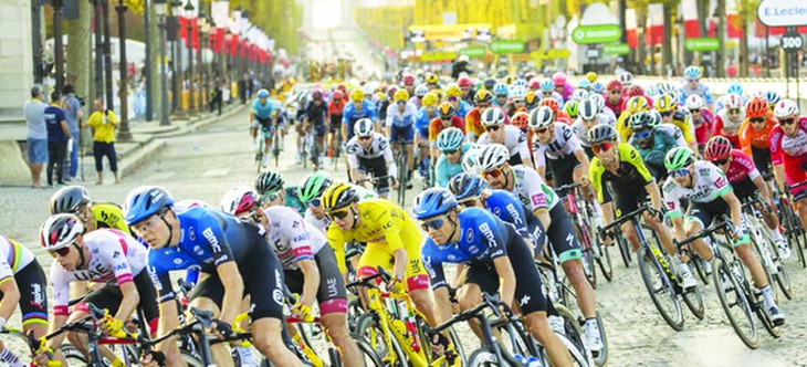 Không khí cuộc đua Tour de France.