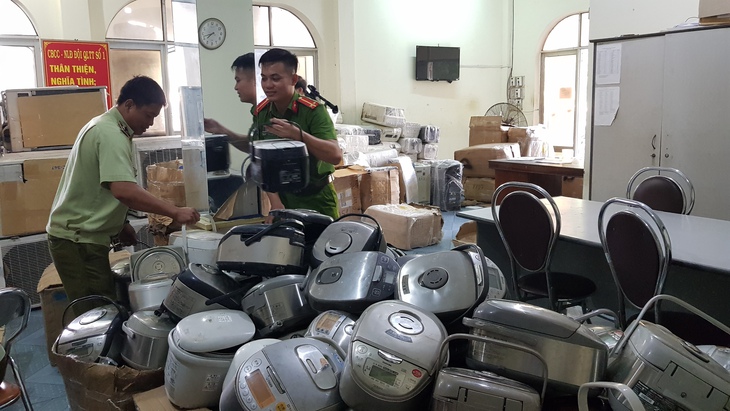 Phú Yên: Bắt số lượng khủng thuốc lá lậu và đồ điện giả