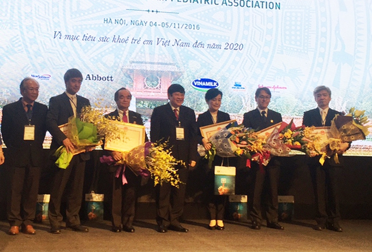 Hơn 60 báo cáo khoa học tại Hội nghị Nhi khoa Nam Trung Bộ - Tây Nguyên 2025- Ảnh 8.