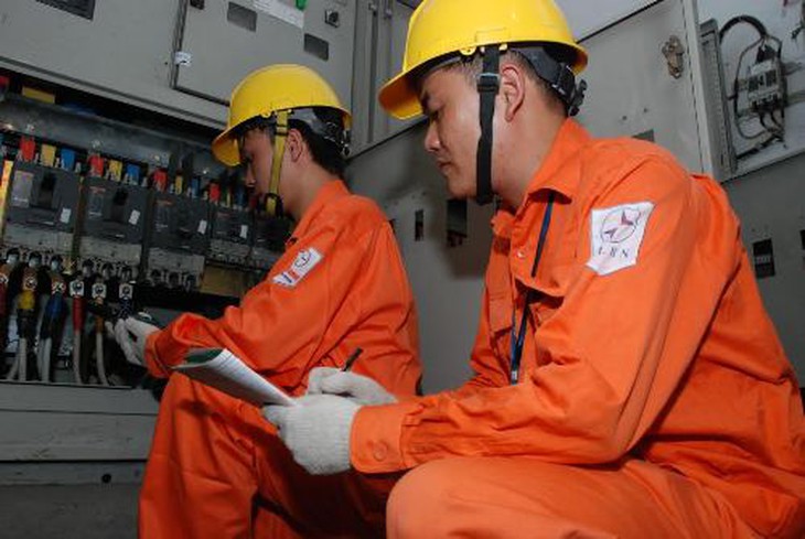 Chỉ số công tơ của nhiều hộ gia đình tăng đột biến, EVN  Hà Nội khuyến cáo người dân tiết kiệm điện