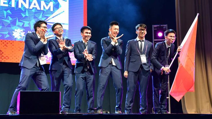Đoàn  học sinh Việt Nam dự kỳ thi Olympic Toán quốc tế 2019 đứng thứ 7/110 quốc gia