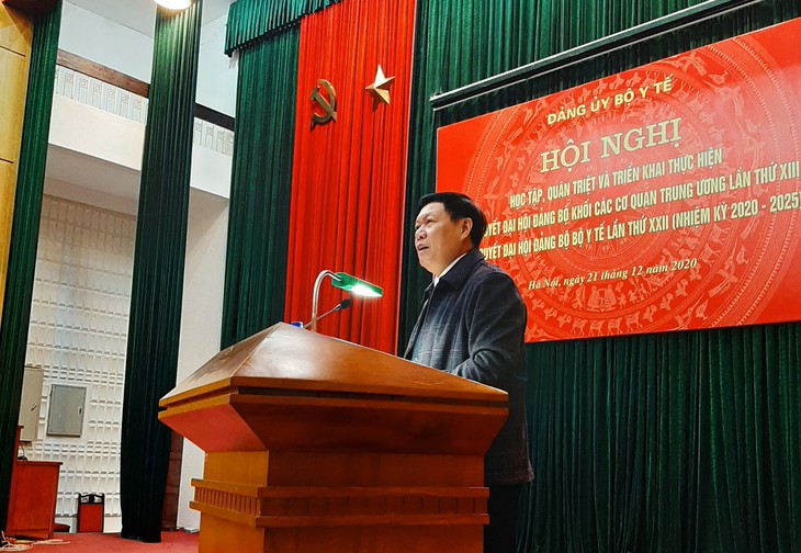 Đ/c Đỗ Xuân Tuyên, Ủy viên Ban Cán sự Đảng, Bí thư Đảng ủy Bộ, Thứ trưởng Bộ Y tế phát biểu, quán triệt tại Hội nghị