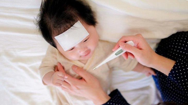 Quy tắc ba mẹ cần thuộc lòng để xử trí bé sốt co giật