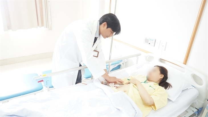 Đau hông âm ỷ người phụ nữ tá hỏa khi được phát hiện có 3 quả thận