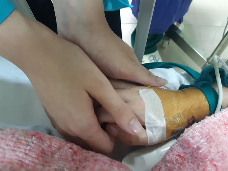 Hoa hậu Đỗ Mỹ Linh tài trợ 300 triệu đồng cho bệnh nhi ghép tim
