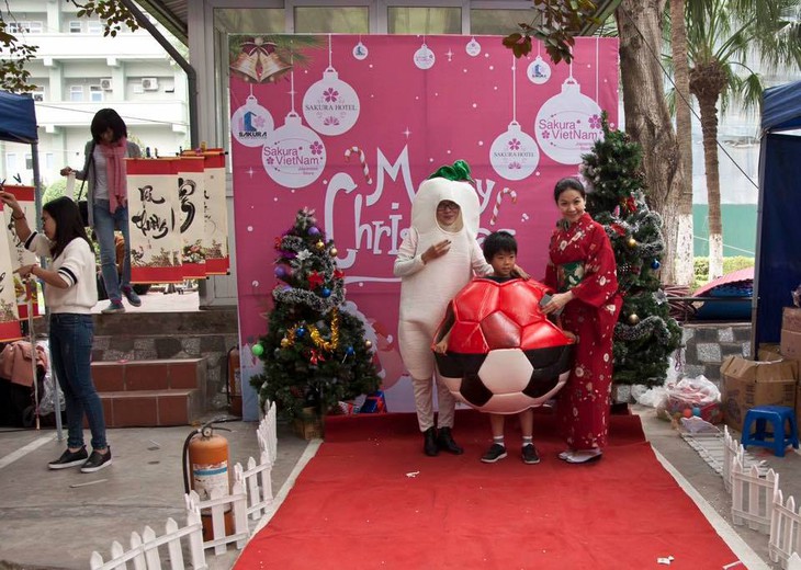 Mang niềm vui đến nơi... hiếm hoi nụ cười
