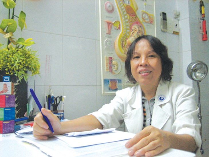 Ai nhớ, ai quên - đôi tay nào khéo đỡ...