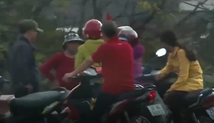 Tạm giữ nhóm cưỡng đoạt tài sản khu vực cầu Thăng Long